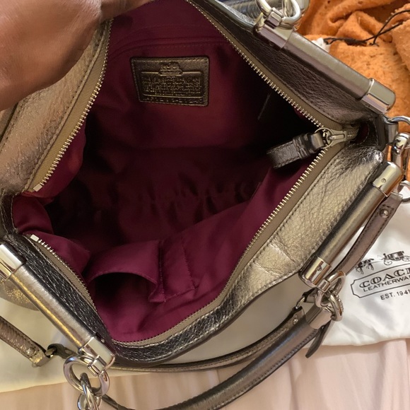 Coach Gold Leather handbag - Picture 5 of 8